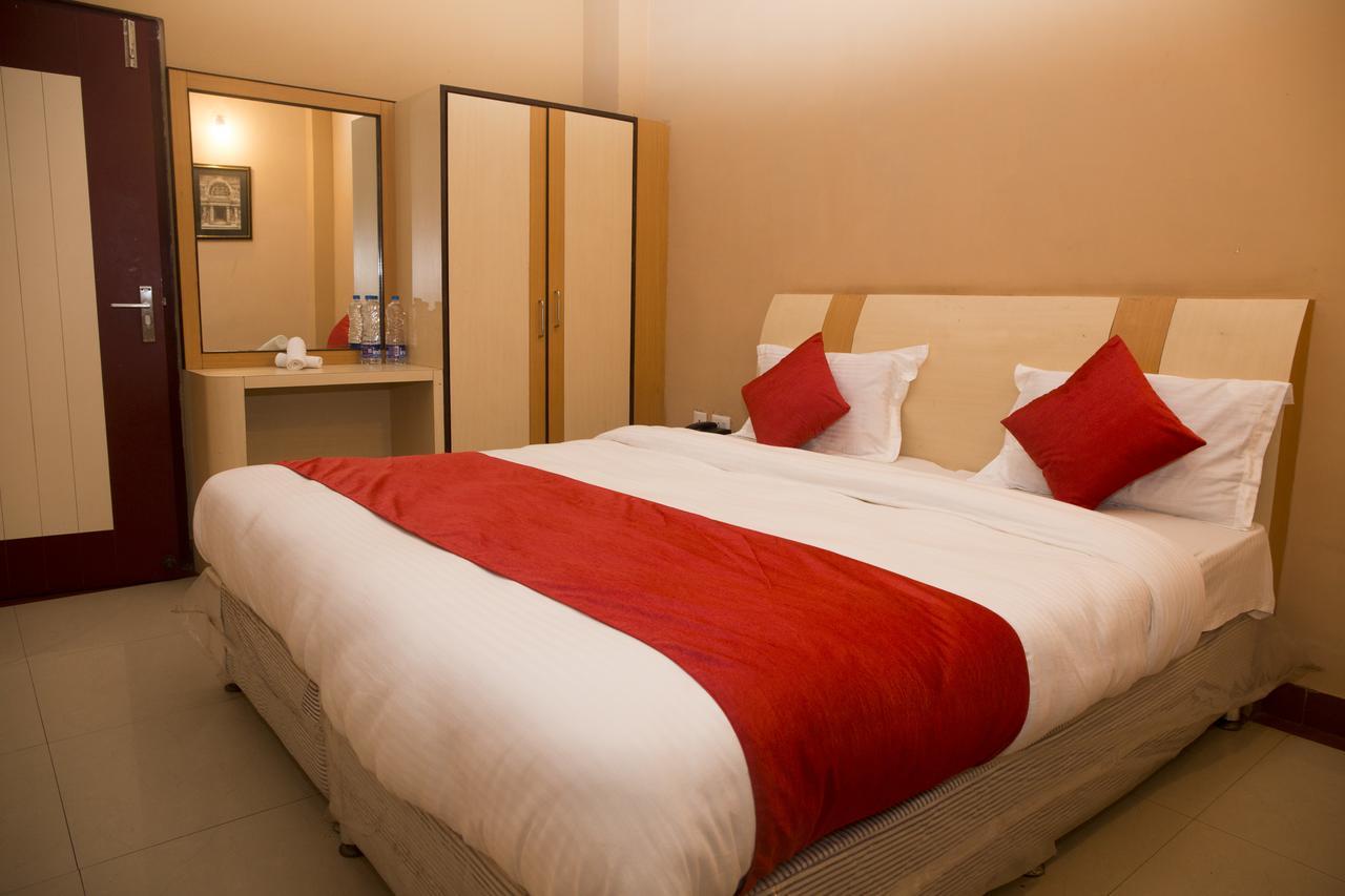 Oyo 3345 Shubham Beach Hotel Puri Buitenkant foto