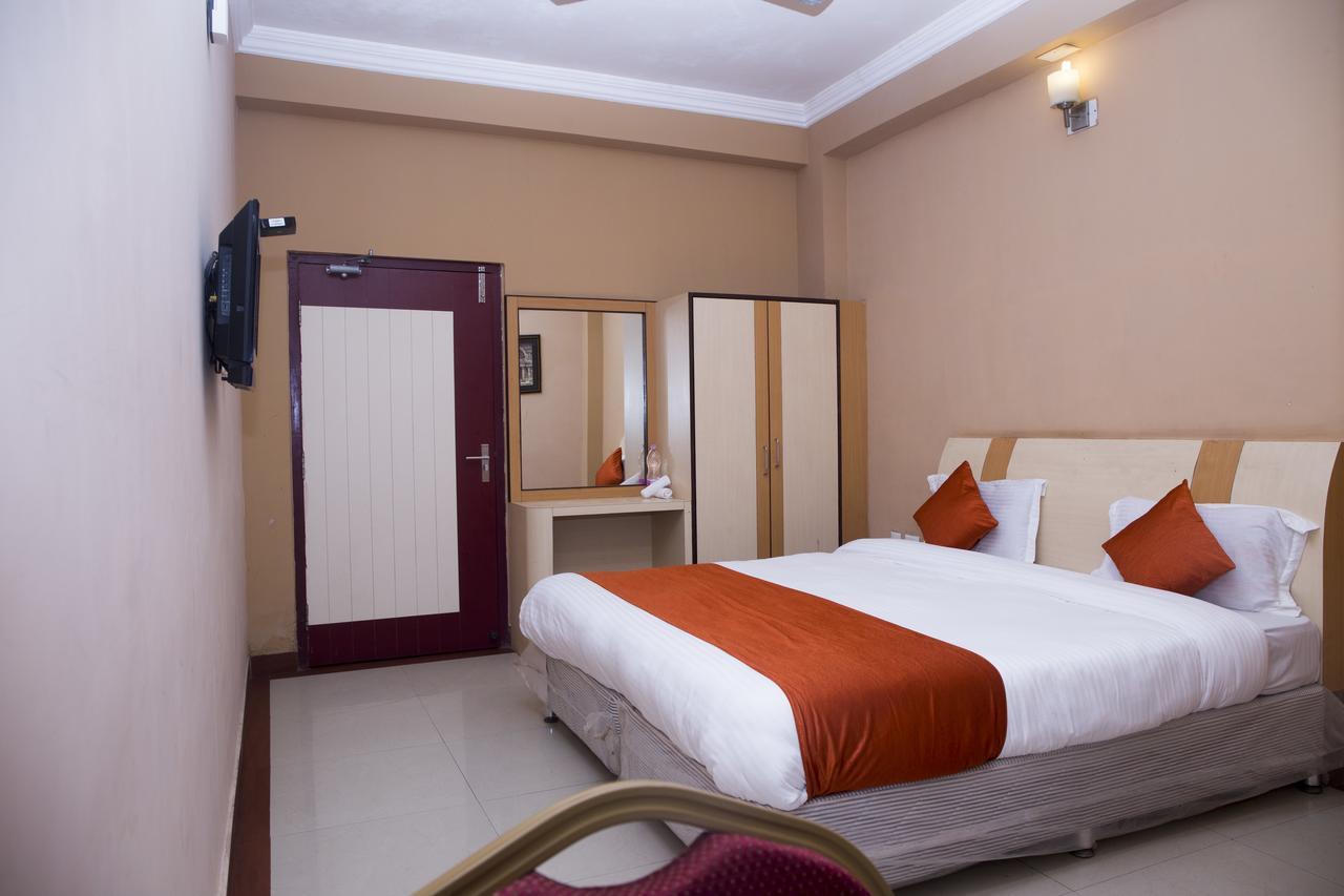 Oyo 3345 Shubham Beach Hotel Puri Buitenkant foto
